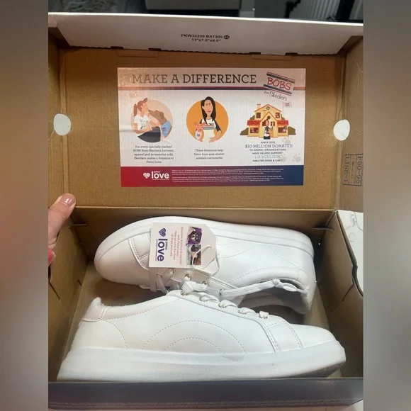 New BOBS D’vine Instant Delight Memory Foam White Sneakers - Size 9.5 - Picture 9 of 9